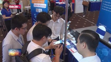 Thúc đẩy dịch vụ công và thanh toán không dùng tiền mặt