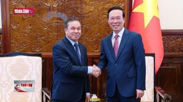 Chủ tịch nước tiếp đại sứ Lào