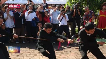 Lần đầu tiên tổ chức Liên hoan trình diễn nghi lễ và trò chơi kéo co