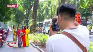 Người Hà Nội háo hức xuống phố đón Mùa Thu