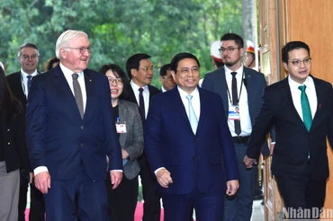 Thủ tướng Phạm Minh Chính đón Tổng thống Cộng hòa Liên bang Đức Frank-Walter Steinmeier.