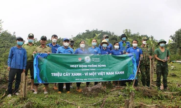 Tuổi trẻ Quảng Ngãi hưởng ứng Chương trình Triệu cây xanh-Vì một Việt Nam xanh.