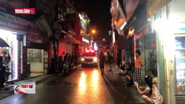 Cháy nhà dân trên phố Định Công Hạ