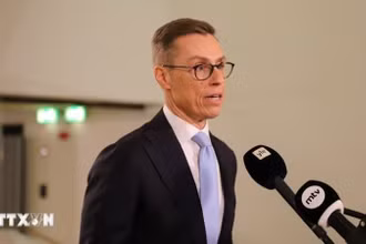 Tổng thống Phần Lan Alexander Stubb phát biểu với báo giới tại Helsinki. (Ảnh: THX/TTXVN)