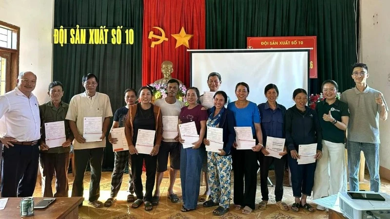 Chi trả bảo hiểm mưa trái mùa cho nông dân trồng cà phê tại Gia Lai