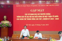 Phó Bí thư Đảng ủy Mặt trận Tổ quốc, các đoàn thể Trung ương Nguyễn Thái Học phát biểu ý kiến tại chương trình gặp mặt. (Ảnh: HẢI ĐĂNG)