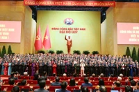 Ban Chấp hành Trung ương khóa XIV Đảng Cộng sản Việt Nam ra mắt Đại hội. (Ảnh: Báo Nhân Dân)