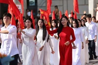 Học sinh THPT rạng ngời trong ngày khai giảng.