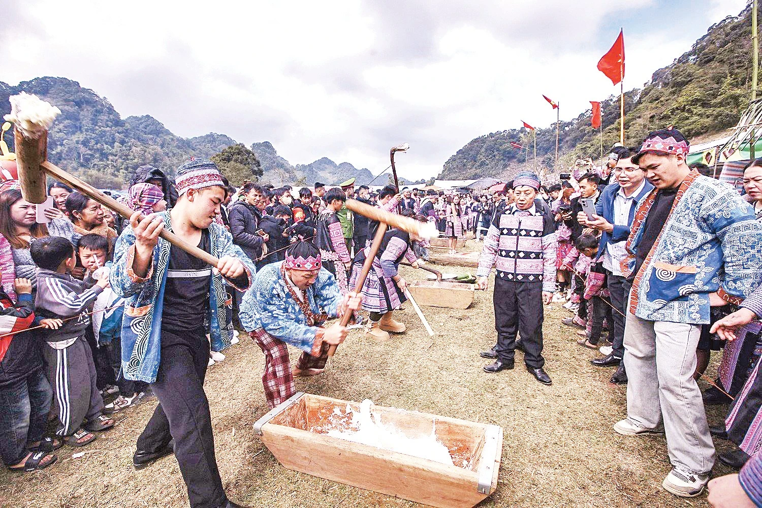 Lễ Hội Gầu Tào Pà Cò: Gìn Giữ Bản Sắc Văn Hóa Người H'Mông Giữa Núi Rừng