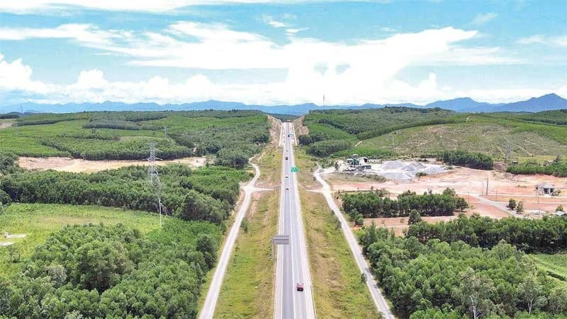 Tuyến đường cao tốc đoạn phía bắc Quảng Trị có 4 làn xe nhưng chưa có trạm dừng nghỉ.