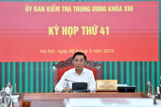 Đồng chí Trần Cẩm Tú, Ủy viên Bộ Chính trị, Bí thư Trung ương Đảng, Chủ nhiệm Ủy ban Kiểm tra Trung ương chủ trì Kỳ họp thứ 41 của Ủy ban. (Ảnh: ĐĂNG KHOA)