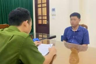 Công an thành phố Đồng Hới lấy lời khai của Lê Toàn 