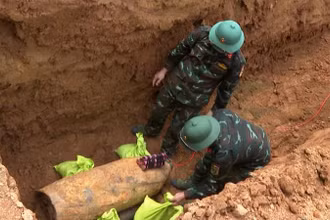 Quả bom lớn còn sót lại sau chiến tranh được phát hiện tại thị trấn Nông trường Việt Trung (Quảng Bình).