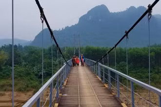 Cầu treo Kim Tiến, xã Kim Hóa, huyện Tuyên Hóa vừa được sửa chữa lại để bảo đảm an toàn cho người dân đi lại.