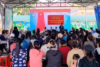 Phường Quảng Phúc tổ chức đối thoại nhưng phụ huynh vẫn không đồng ý cho con em đến học ở trường chính.