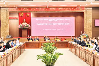 Hội nghị lần thứ 14 Ban Chấp hành Đảng bộ thành phố khóa 17 thảo luận nhiều nội dung quan trọng dự kiến triển khai trong năm 2024. (Ảnh THÀNH NGUYỄN)