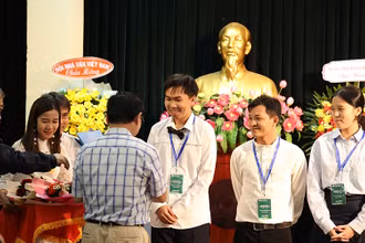 Các tác giả trẻ được khen thưởng tại Hội nghị người viết trẻ Thành phố Hồ Chí Minh năm 2024. (Ảnh BTC)