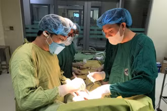 Bệnh viện Đa khoa tỉnh Thái Bình đã thực hiện thành công nhiều ca phẫu thuật chuyên sâu, có độ khó cao.