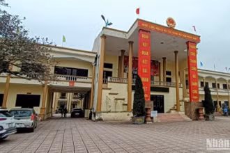 Trụ sở Ủy ban nhân dân huyện Hưng Hà (tỉnh Thái Bình) đang được sử dụng bình thường, không cải tạo, sửa chữa dù một số công năng sử dụng không còn phù hợp. 