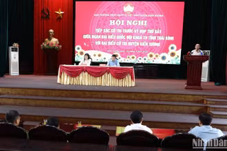 Quang cảnh buổi tiếp xúc cử tri tại tỉnh Thái Bình.
