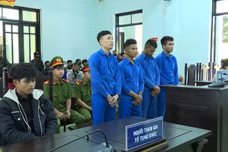 Các bị cáo tại phiên tòa.