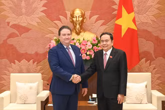 Chủ tịch Quốc hội Trần Thanh Mẫn và Đại sứ Hoa Kỳ tại Việt Nam Marc Knapper.