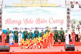 Chương trình nghệ thuật tại Lễ hội hoa sim biên giới năm 2023 được tổ chức ở xã Hải Sơn, Móng Cái.