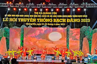 Chương trình nghệ thuật tái hiện lại chiến thắng Bạch Đằng năm 1288.