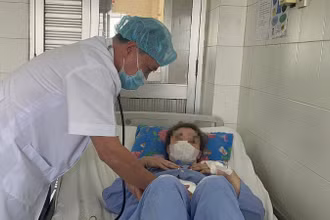 Bệnh nhân tỉnh, sinh tồn ổn sau cấp cứu. 
