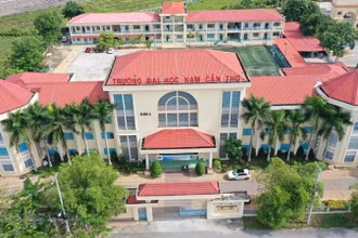Một góc Khu Hiệu bộ và giảng đường Trường Đại học Nam Cần Thơ. 