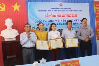 Các tác giả có tác phẩm đạt giải cuộc thi được biểu dương, khen thưởng.