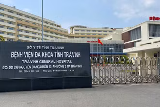 Bệnh nhân N.V.Q. nhảy từ tầng 7 của Bệnh viện đa khoa tỉnh Trà Vinh xuống đất, dẫn đến tử vong.