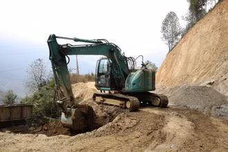 Nhà thầu tập trung máy móc, nhân lực thực hiện dự án cải tạo, nâng cấp tuyến đường 112 (đoạn xã Làng Chếu-Xím Vàng, huyện Bắc Yên), tỉnh Sơn La.