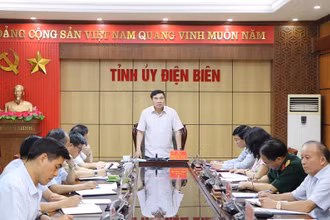 Đồng chí Trần Quốc Cường, Bí thư Tỉnh ủy, Trưởng Ban Chỉ đạo Phòng chống tham nhũng, tiêu cực tỉnh Điện Biên phát biểu chỉ đạo tại cuộc họp Ban Chỉ đạo.