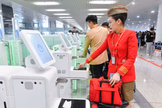 [Ảnh] Cận cảnh hệ thống xuất, nhập cảnh tự động tại sân bay Nội Bài