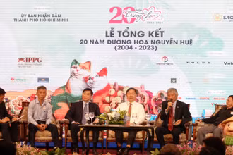 Tổng kết 20 năm Đường hoa Nguyễn Huệ