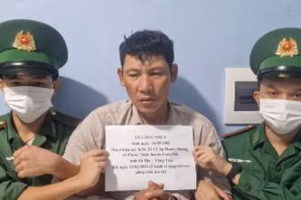 Đối tượng Lê Công Nhựt bị các lực lượng chức năng bắt giữ về hành vi tàng trữ trái phép chất ma túy vào ngày 12/2/2025.