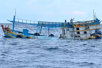 Hiện trường tàu cá BV 97879 TS bị nạn trên biển.