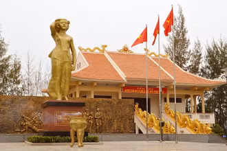Đền thờ Anh hùng liệt sĩ Võ Thị Sáu tại huyện Đất Đỏ.