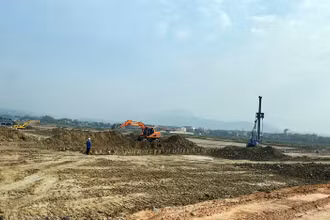 Nhà thầu đang đẩy nhanh tiến độ thi công đường lăn, sân đỗ.