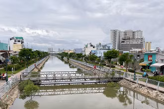 Người dân sống gần rạch Ụ Cây (Quận 8) có môi trường sống tốt hơn sau cải tạo nhà ở ven và trên kênh rạch.