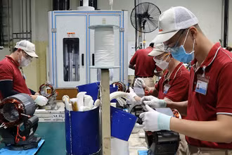 Sản xuất tại một công ty ở Khu công nghiệp Amata, tỉnh Đồng Nai. (Ảnh Thiên Vương)