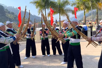 Múa Khèn H'Mông, nét đẹp của người H' Mông Mù Cang Chải. (Ảnh: THANH SƠN)