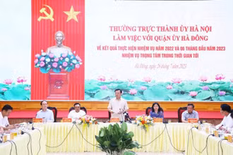 Bí thư Thành ủy Hà Nội Đinh Tiến Dũng phát biểu kết luận buổi làm việc.