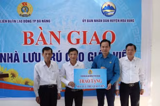 Lễ bàn giao công trình.