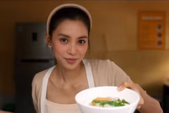 Tiểu Vy vai Quỳnh Anh trong phim. (Ảnh: Galaxy Studio)