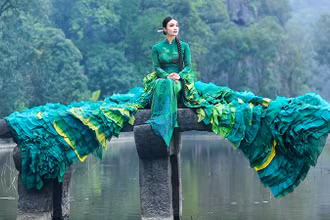 NSƯT Phạm Phương Thảo trong MV. (Ảnh: VŨ TOÀN - BÌNH QUÁCH)