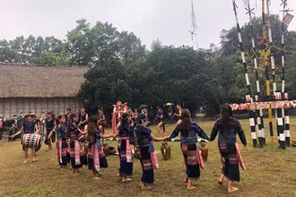 Một hoạt động dân vũ tại Làng.