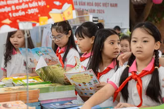 Hội sách góp phần giúp các em nhỏ rèn luyện thói quen đọc sách. (Ảnh: Đinh Tị Books)