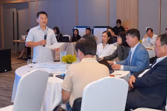 Đại biểu chia sẻ kinh nghiệm trong quá trình thực hiện dự án. (Ảnh: Ban tổ chức)
